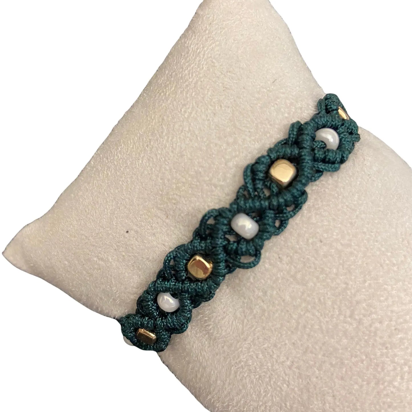 Macrame Armband | Groen | goudkleurige en parelmoer details